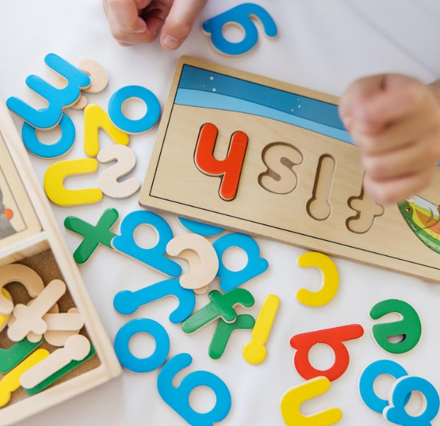 Melissa & Doug See & Spell Wooden Educational Toy